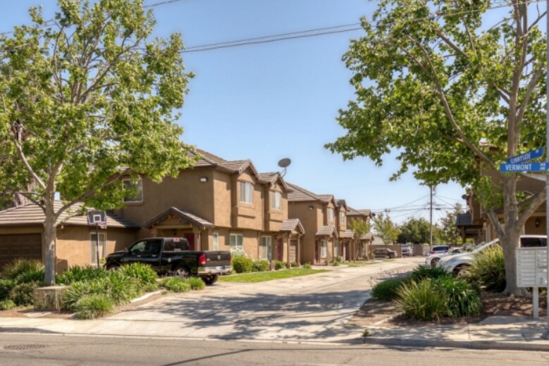 556 Vermont Ave, Turlock, CA à vendre Photo de l’immeuble– Image 1 sur 6