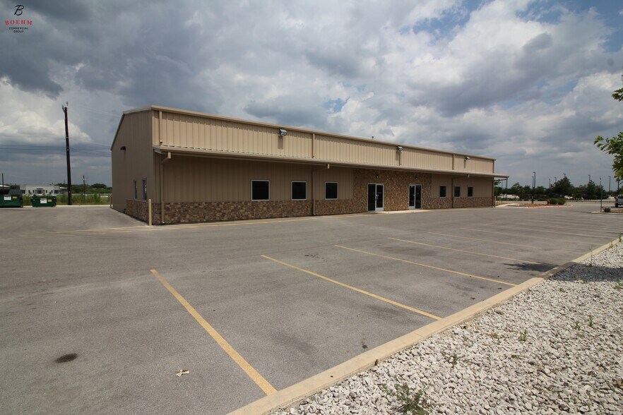 4811 Quarry Run, San Antonio, TX à louer - Photo de l’immeuble – Image 1 sur 24