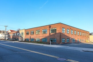 Plus de détails pour 85 School St, Watertown, MA - Bureau à louer