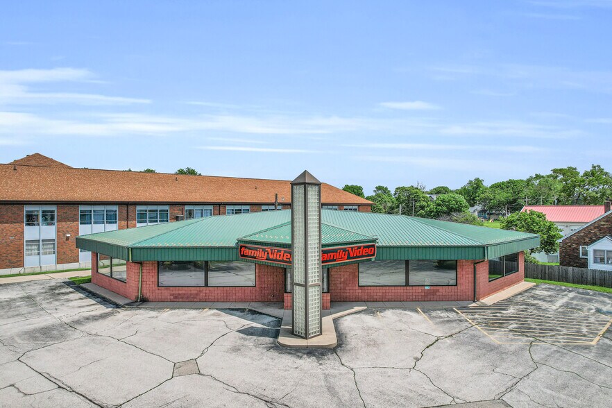 301 E Champaign Ave, Rantoul, IL à louer - Photo de l’immeuble – Image 2 sur 16