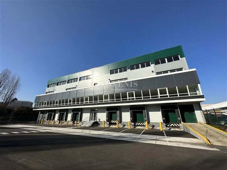 Local d’activités dans Rosny-sous-Bois à louer - Photo de l’immeuble – Image 1 sur 5