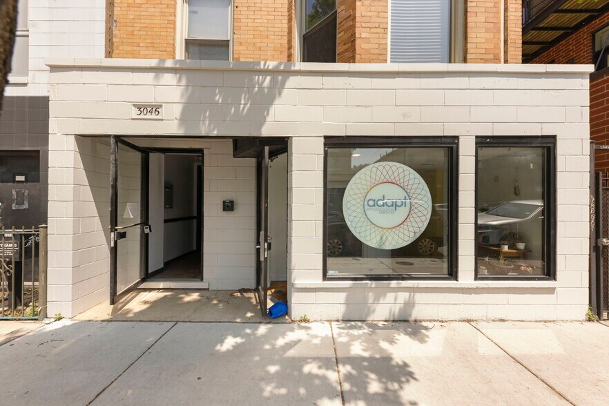 3046 W Armitage Ave, Chicago, IL à louer - Photo de l’immeuble – Image 1 sur 19
