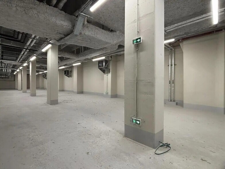 Industriel/Logistique dans Paris à louer - Photo de l’immeuble – Image 3 sur 6