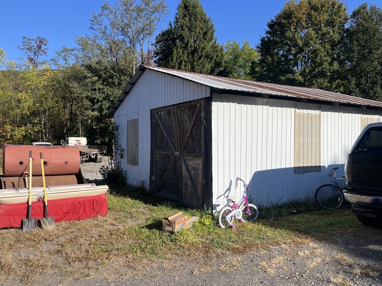 575 Shoemaker Ave, West Wyoming, PA à vendre - Photo principale – Image 1 sur 2