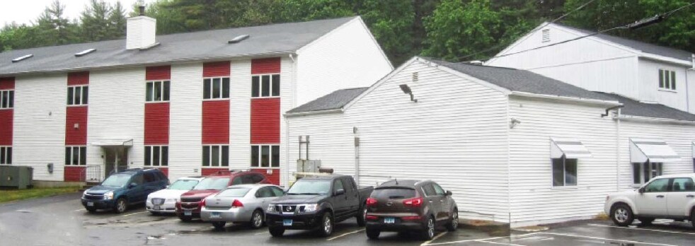 221 Quinebaug Rd, North Grosvenordale, CT à vendre - Photo de l’immeuble – Image 2 sur 3
