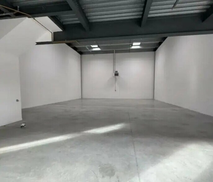 Bureau dans Corbeil-Essonnes à louer - Photo intérieure – Image 2 sur 9