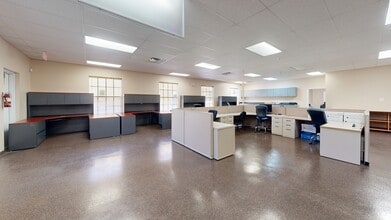 1070-1072 E Brandon Blvd, Brandon, FL à louer Numérisation 3D Matterport– Image 1 sur 8