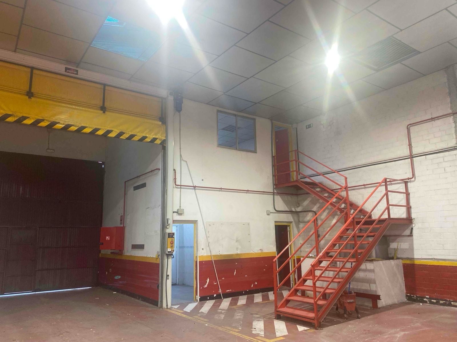 Industriel/Logistique dans San Fernando de Henares, Madrid à louer Photo de l’immeuble– Image 1 sur 8