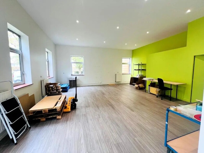 Local d’activités dans Voisins-le-Bretonneux à louer - Photo intérieure – Image 3 sur 8