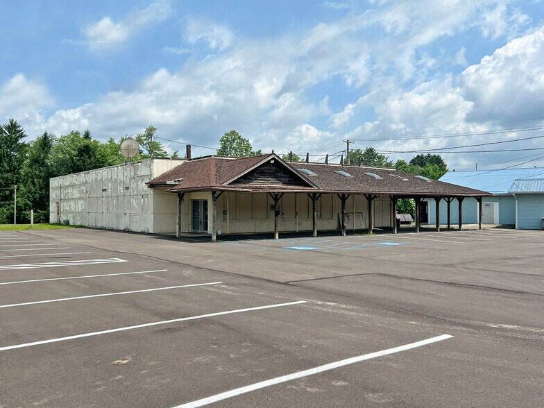 110 Railroad St, Cambridge Springs, PA à louer - Photo de l’immeuble – Image 1 sur 23