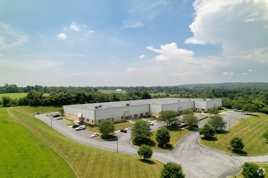 100 Cheshire Ct, Coatesville, PA à louer - Aérien – Image 2 sur 6