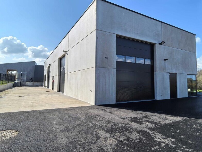 Local d’activités dans Saint Nazaire à louer - Photo de l’immeuble – Image 2 sur 13