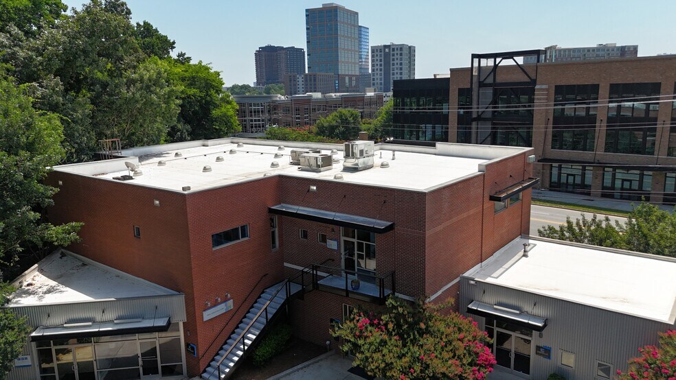 2010 S Tryon St, Charlotte, NC à louer - Photo de l’immeuble – Image 2 sur 15