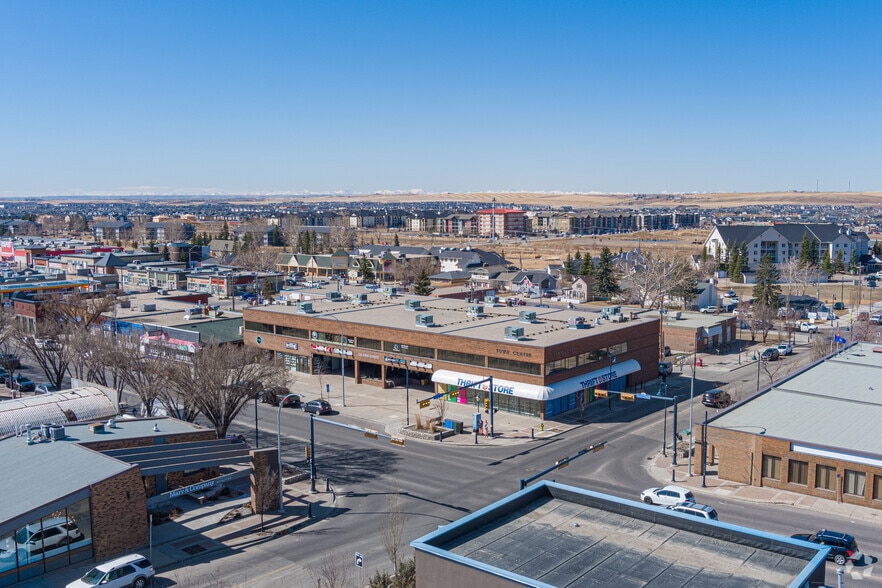 125 Main St N, Airdrie, AB à vendre - Aérien – Image 3 sur 6