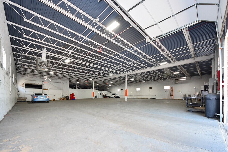 1340 Louis Ave, Elk Grove Village, IL à louer - Photo de l’immeuble – Image 3 sur 29