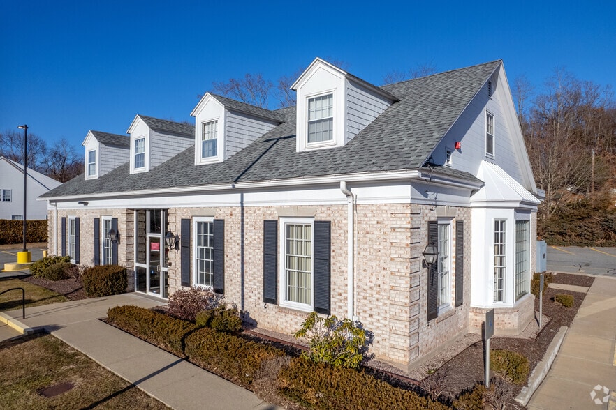 1975 Mendon Rd, Cumberland, RI à louer - Photo principale – Image 1 sur 9