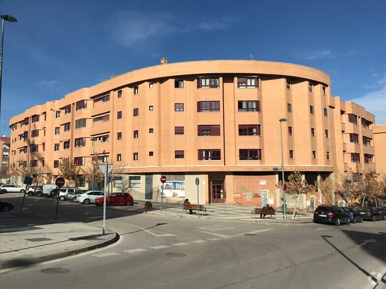 Avenida del Ejército, 17, Arganda del Rey, Madrid à louer - Photo de l’immeuble – Image 2 sur 3