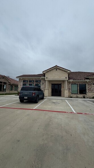 8468 N Riverside Dr, Fort Worth, TX à vendre - Photo principale – Image 1 sur 6