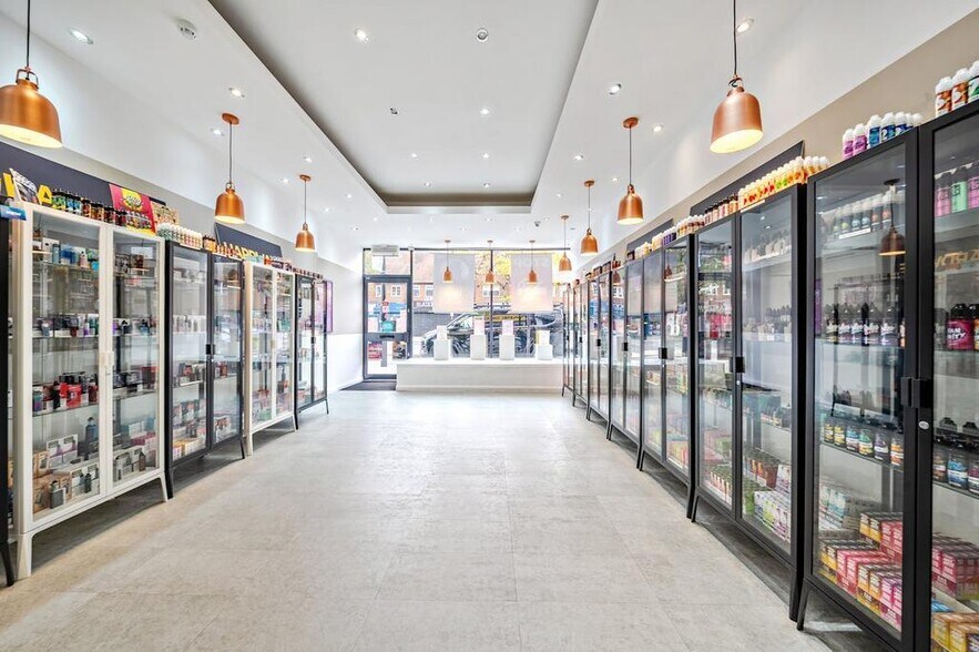 161 Field End Rd, Pinner à louer - Photo de l’immeuble – Image 2 sur 9