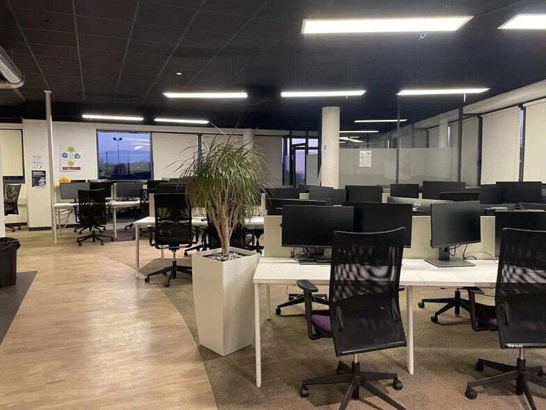Bureau dans Douai à louer - Photo de l’immeuble – Image 1 sur 6