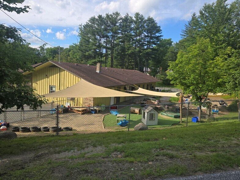 90 Charlestown Rd, Claremont, NH à vendre - Photo de l’immeuble – Image 3 sur 3