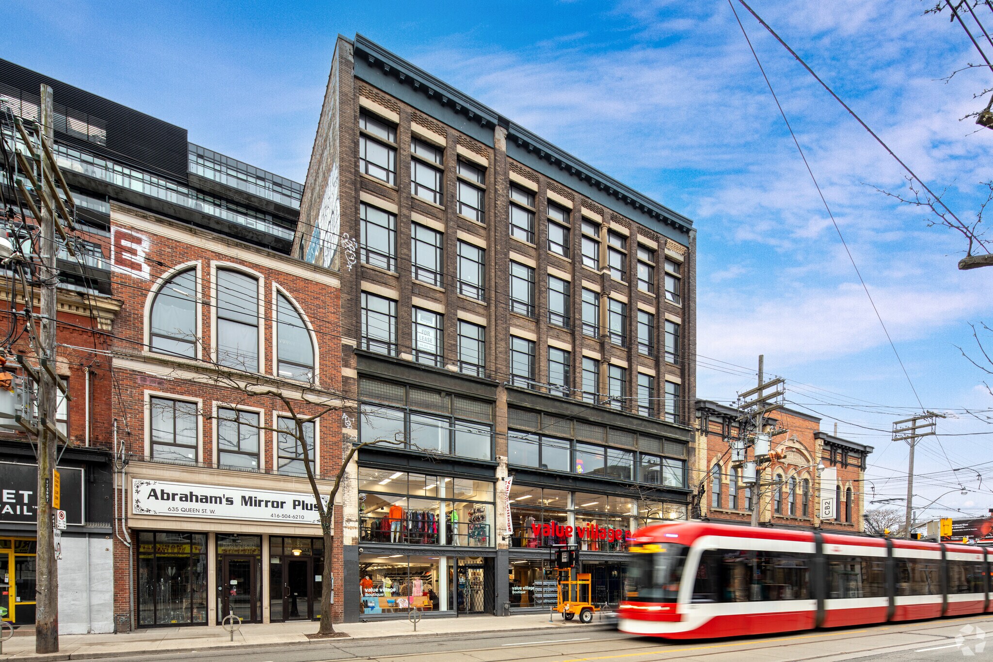 639 Queen St W, Toronto, ON à louer Photo de l’immeuble– Image 1 sur 27