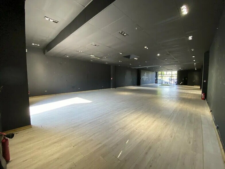 Local commercial dans Mandelieu-la-Napoule à louer - Photo intérieure – Image 3 sur 4