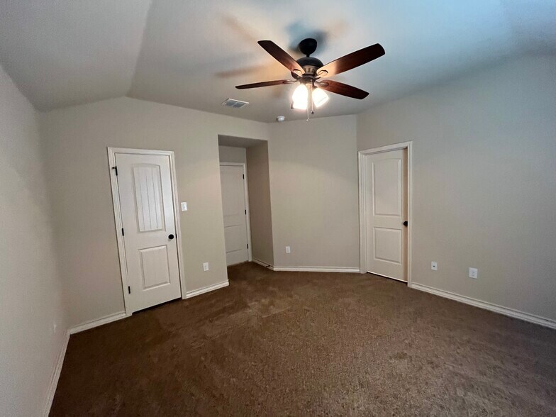 6878 Lakeview Dr, San Antonio, TX à vendre - Photo de l’immeuble – Image 3 sur 37