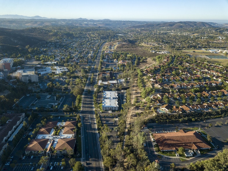 15706-15708 Pomerado Rd, Poway, CA à louer - Aérien – Image 3 sur 7