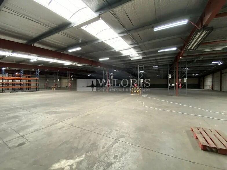 Local d'activités dans Saint-Quentin-Fallavier à vendre - Photo de l’immeuble – Image 3 sur 11