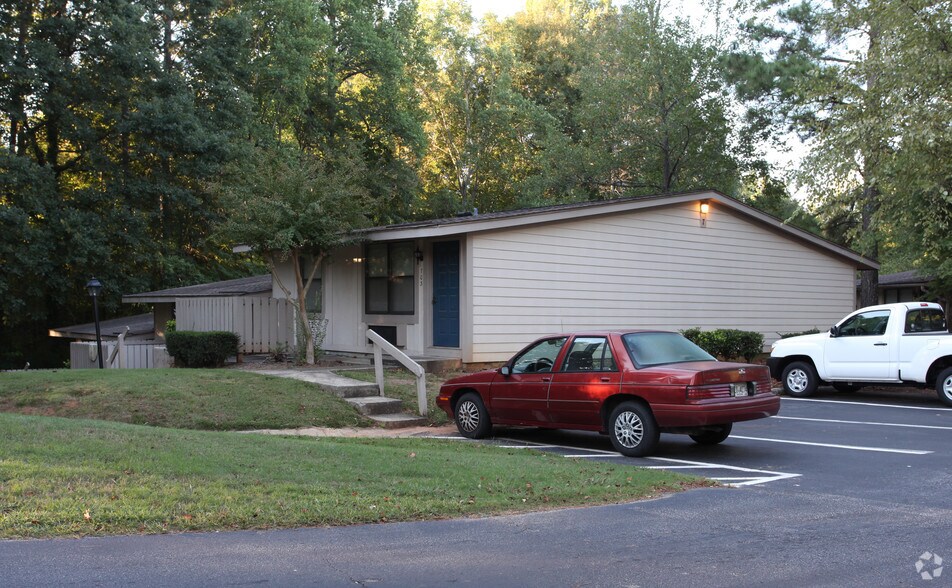 1308 Rhodes Ln, Griffin, GA à vendre - Photo de l’immeuble – Image 3 sur 8
