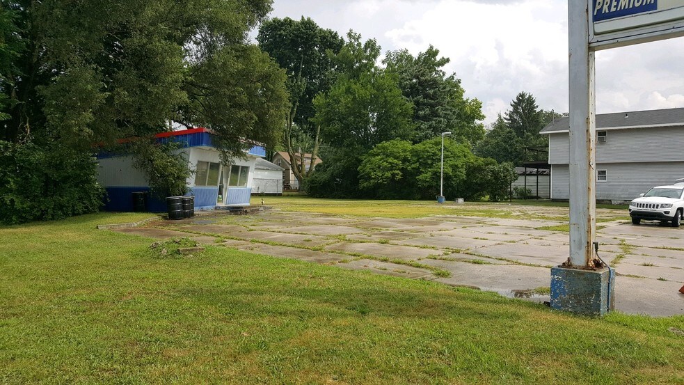 892-896 N County Line St, Fostoria, OH à vendre - Photo de l’immeuble – Image 2 sur 2