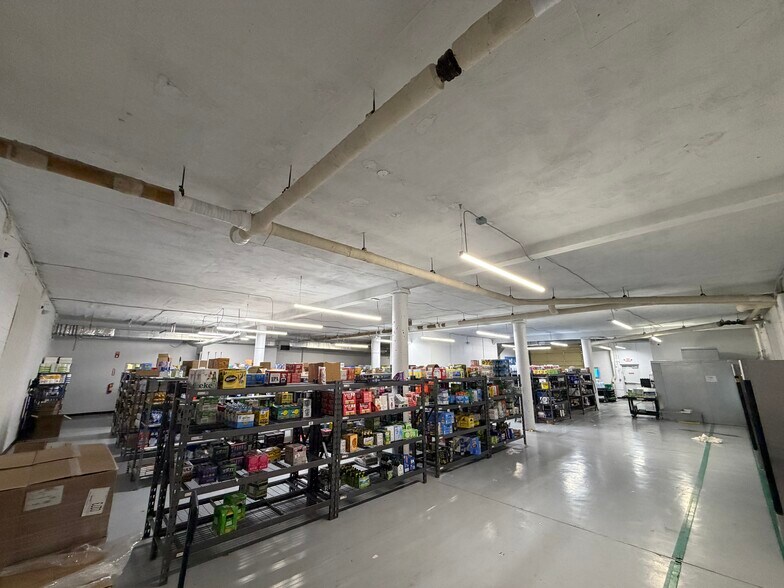 5229 Montgomery Rd, Cincinnati, OH à louer - Photo de l’immeuble – Image 3 sur 4