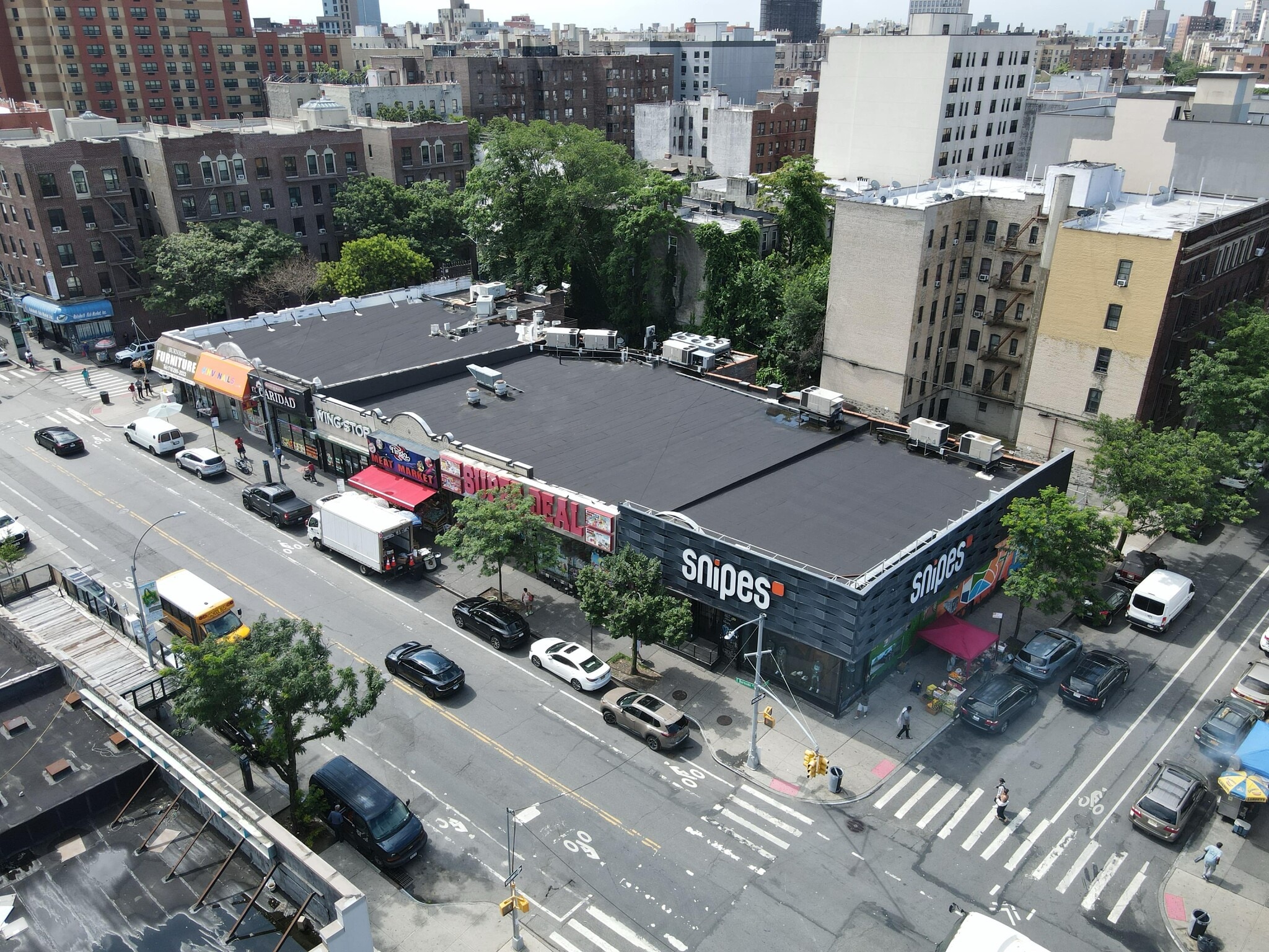 68-98 E Burnside Ave, Bronx, NY à louer Photo de l’immeuble– Image 1 sur 10