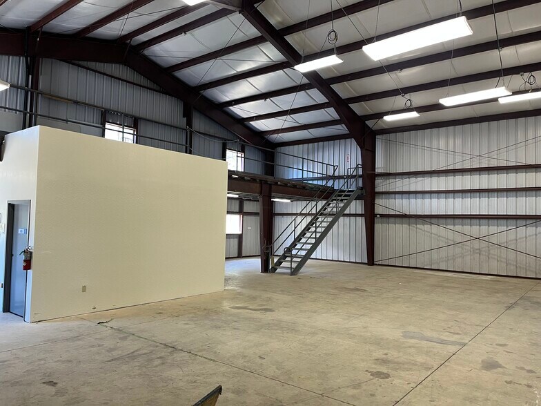 770-780 Industrial Way, San Andreas, CA à louer - Photo de l’immeuble – Image 3 sur 5