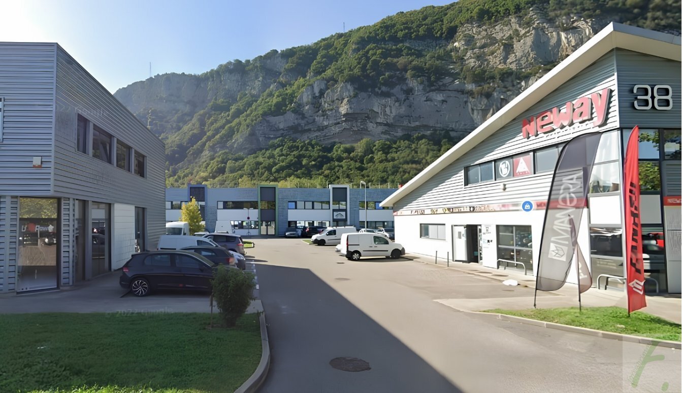 Industriel/Logistique dans Echirolles à louer Photo de l’immeuble– Image 1 sur 13