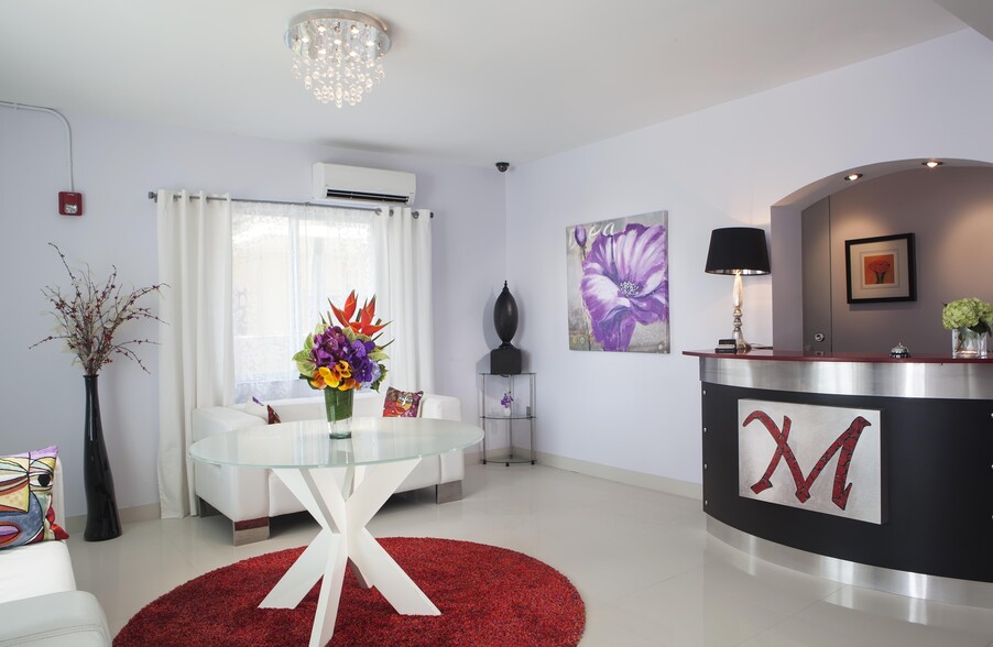 6945 Abbott Ave, Miami Beach, FL à vendre - Photo intérieure – Image 2 sur 10