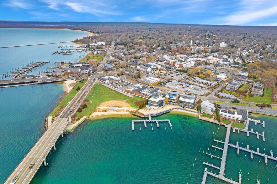 22 Long Island Ave, Sag Harbor, NY à louer - Photo de l’immeuble – Image 2 sur 16
