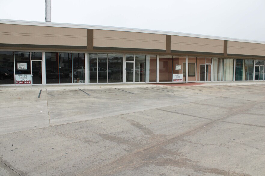 1571-1599 Bandera Rd, San Antonio, TX à louer - Photo de l’immeuble – Image 3 sur 4