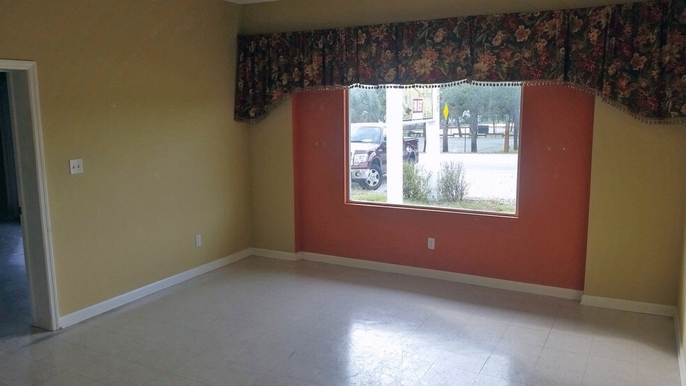 2426 NE Letitia St, Jensen Beach, FL à vendre - Photo de l’immeuble – Image 3 sur 34