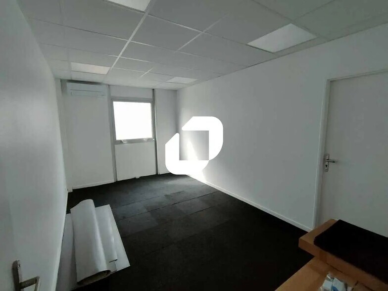 Bureau dans Bezons à louer - Photo de l’immeuble – Image 3 sur 10