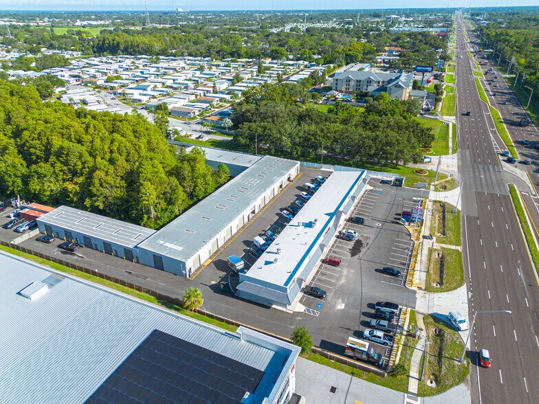 39020 US Highway 19, Holiday, FL à louer - Photo de l’immeuble – Image 3 sur 26