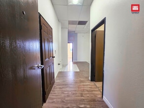 8619 Reseda Blvd, Northridge, CA à louer Photo intérieure– Image 1 sur 6