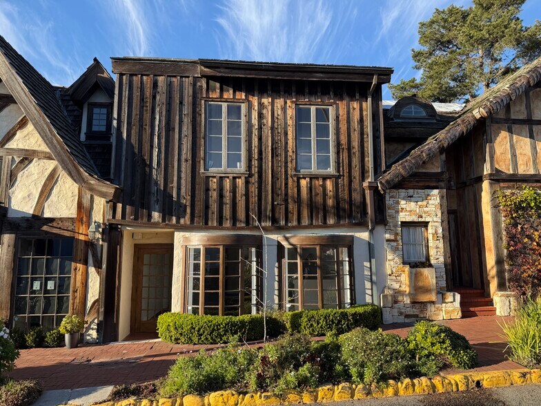 6th Ave, Carmel, CA à louer - Photo de l’immeuble – Image 3 sur 15