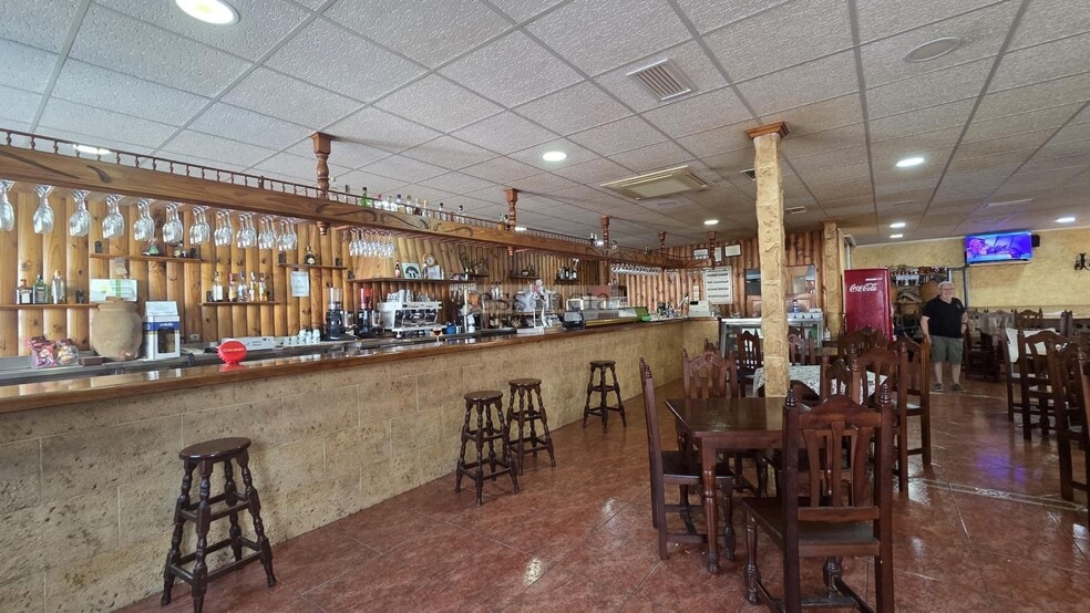 Local commercial dans València à vendre - Photo de l’immeuble – Image 3 sur 48