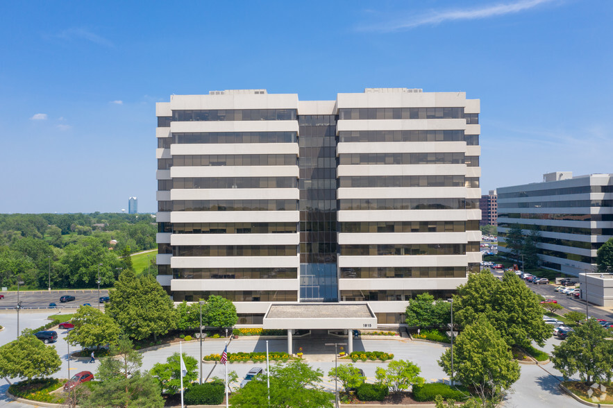 1815 S Meyers Rd, Oakbrook Terrace, IL à louer - Photo de l’immeuble – Image 2 sur 12