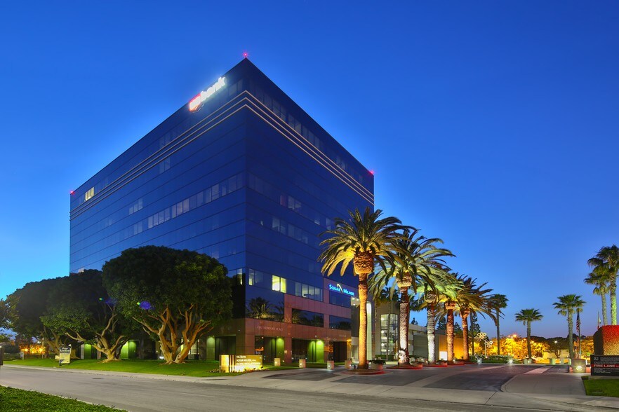 4100 Newport Place Dr, Newport Beach, CA à louer - Photo de l’immeuble – Image 2 sur 30