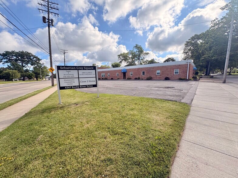 4367 Rocky River Dr, Cleveland, OH à vendre - Photo de l’immeuble – Image 3 sur 32