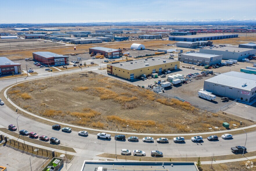 10755 74th St SE, Calgary, AB à vendre - Aérien – Image 2 sur 2