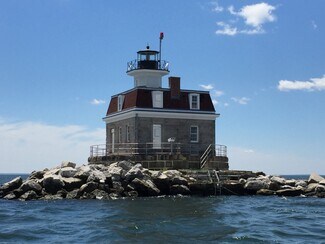 Plus de détails pour Offshore (Black Rock Harbor), Fairfield, CT - Spécialisé à vendre